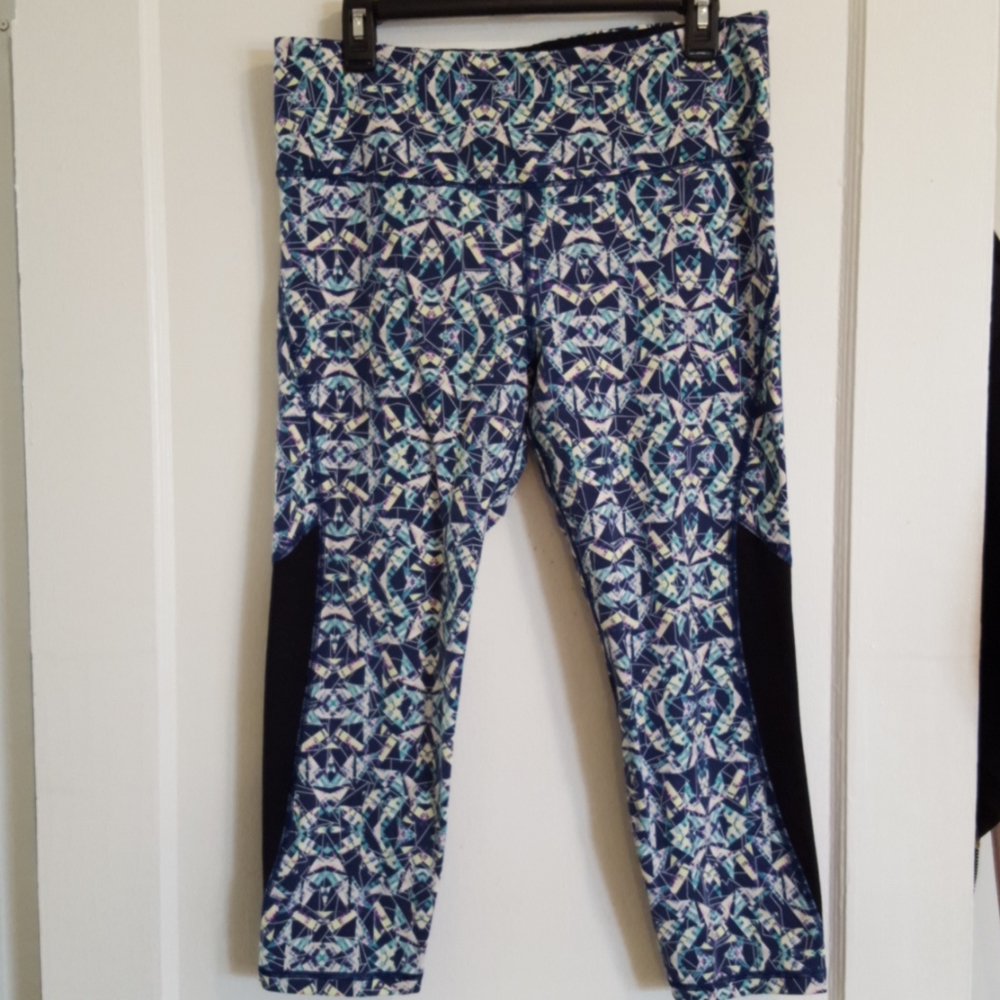 Victoria's Secret Sport Knockout Capri Legging L